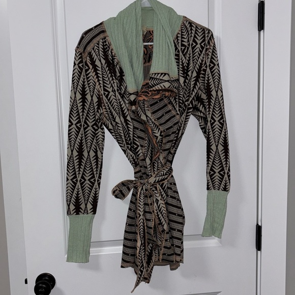 Gimmicks by BKE sweater. Size small. Purchased at The Buckle. - Picture 3 of 6